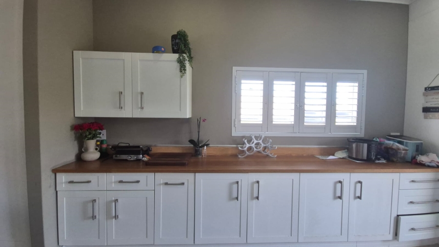 To Let 6 Bedroom Property for Rent in Num Num Cape Estate Western Cape